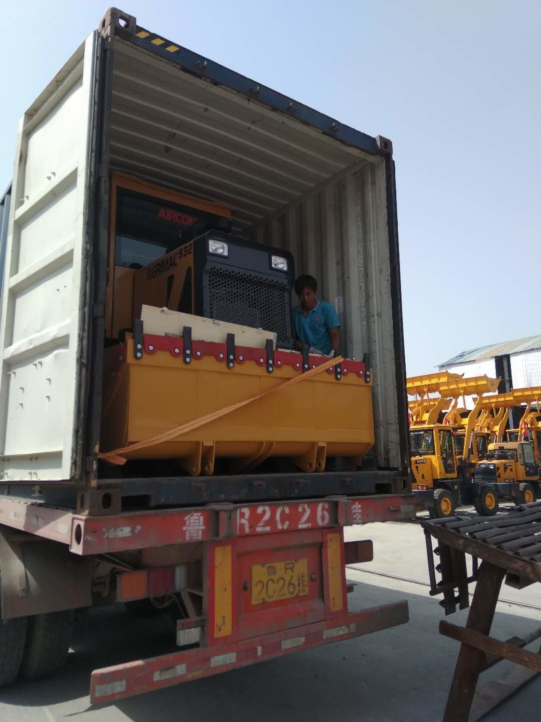 Latest company case about 6 sets MC932 Mini Wheel Loaders of MCLLROY Delivered To Indonesia on 10th ,August